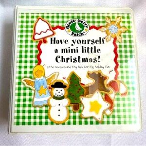 GOOSEBERRY PATCH MINI XMAS COOKBOOK & 8 MINI COOKIE CUTTERS. EXCELLENT CONDITION